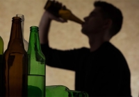 Οι γονείς του Γυμνασίου Παπάγου απαιτούν την προστασία των παιδιών τους από την πώληση αλκοόλ και καπνικών