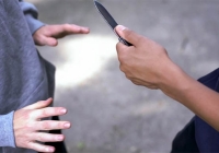 Επίθεση με 7 μαχαιριές σε 14χρονο στον Χολαργό!