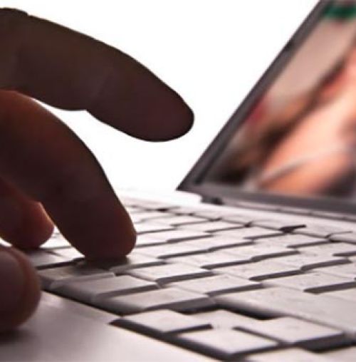 Συνελήφθη παιδόφιλος στο σπίτι του στον Χολαργό