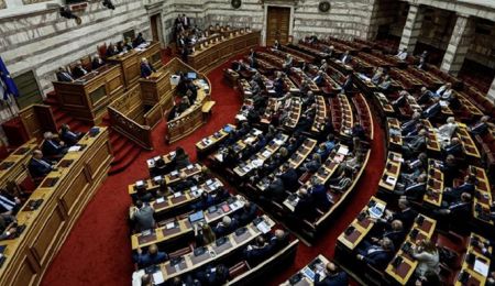 Στη Βουλή τα εκπαιδευτικά κενά των σχολείων Παπάγου και Χολαργού
